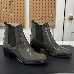 NEW Mirror Women’s Green/Black Gloss Finish Chelsea Style Booties,Size 37,NO BOX